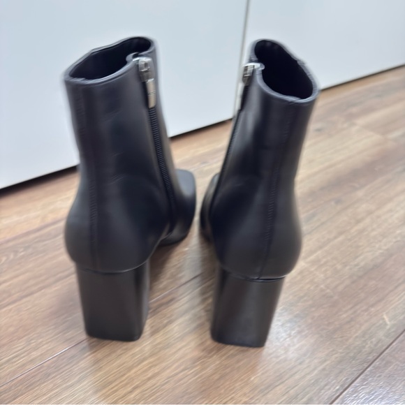 Marc fisher women’s Fellie leather Elegant Black Ankle Boots 9M - Picture 5 of 7